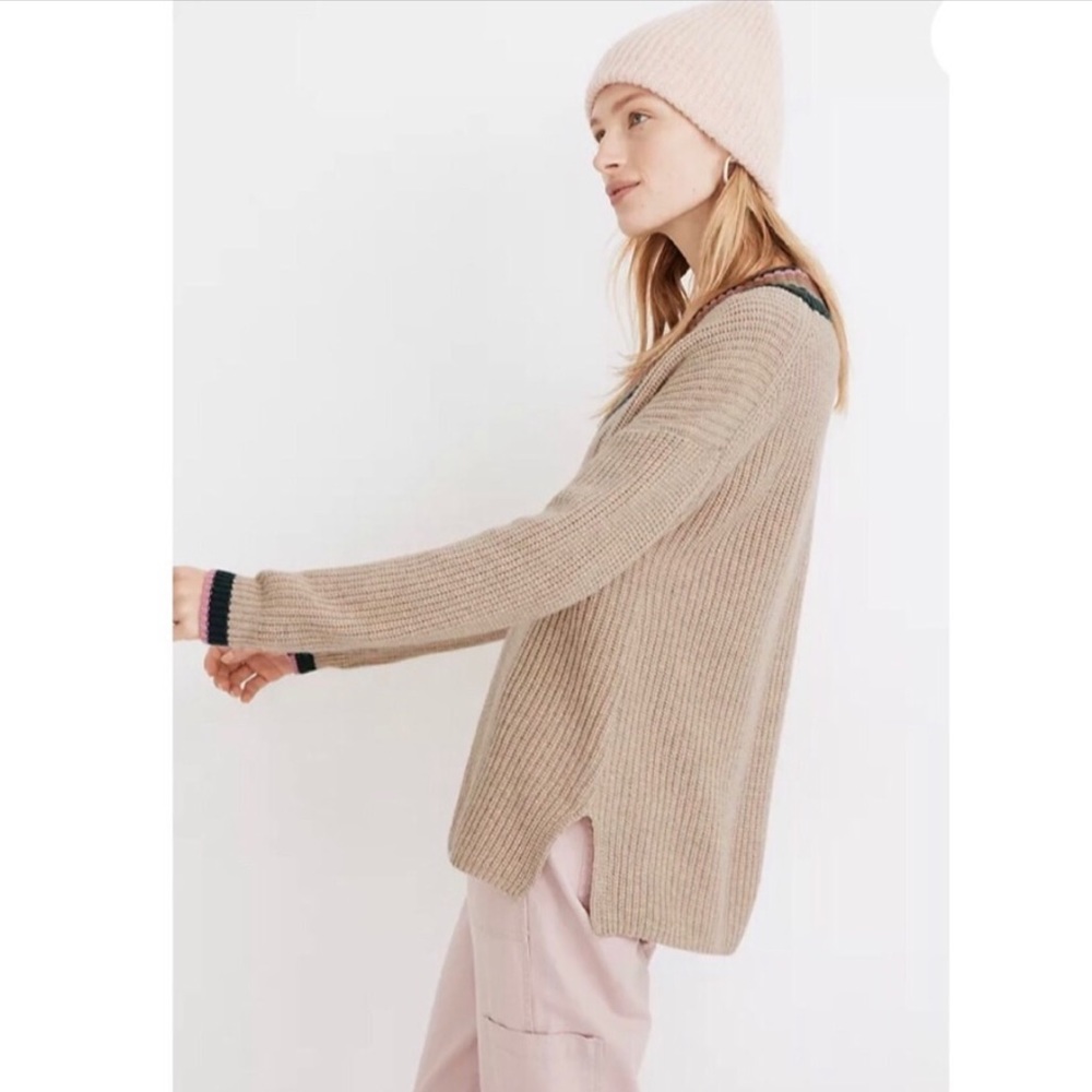 ✨HP✨ Tipped Forrest V-Neck Sweater